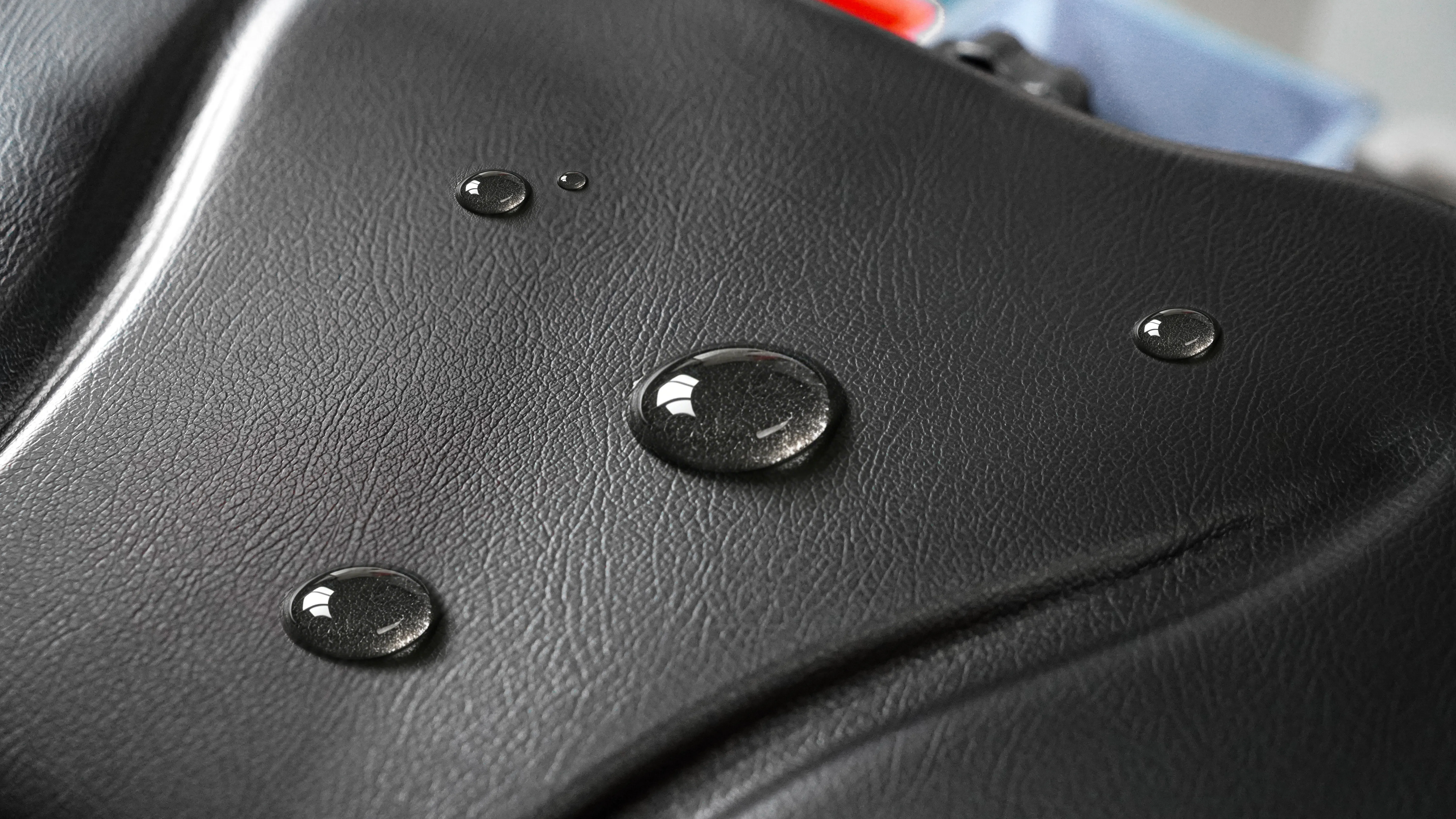 Water beading on the wear-resistant PVC cover specified for the YY03 forklift seat